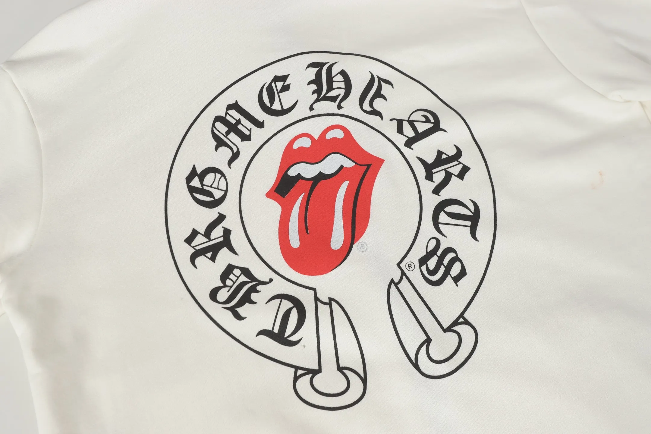 P250 cross-border model, please do not place an order if you are pursuing quality - Chrome Hearts/Chrome Heart Big Tongue👅 Printed Flower Arm Zipper Sweater Cardigan Jacket - High weight, high density and high quality. The wool is soft, delicate and skin-friendly. It feels soft and silky. It has excellent warmth and skin-friendly properties. - Custom-woven and dyed, no color difference. No matter the fabric or workmanship details, it beats the ordinary version on the market. - Hardware and zipper accessories are all customized, full of details - Color: black white -Size: S M L XL